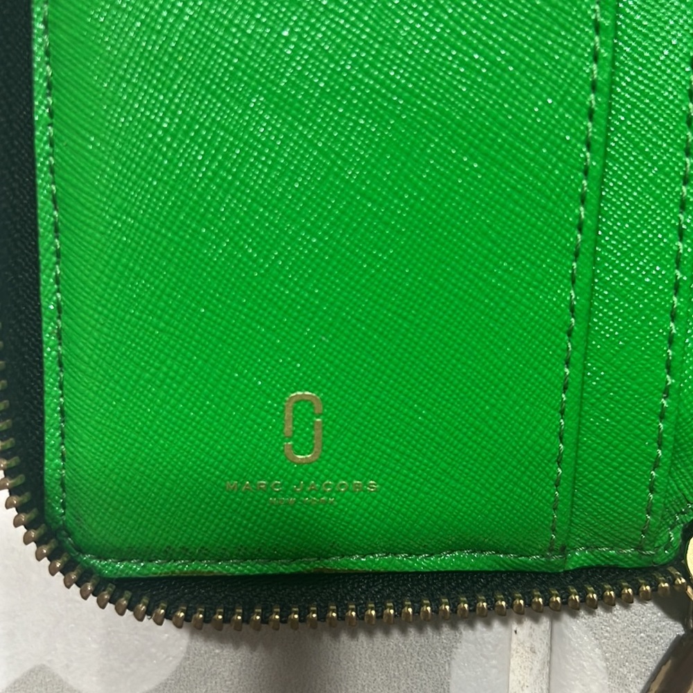 EUC Marc jacobs snapshot wallet - Picture 7 of 8
